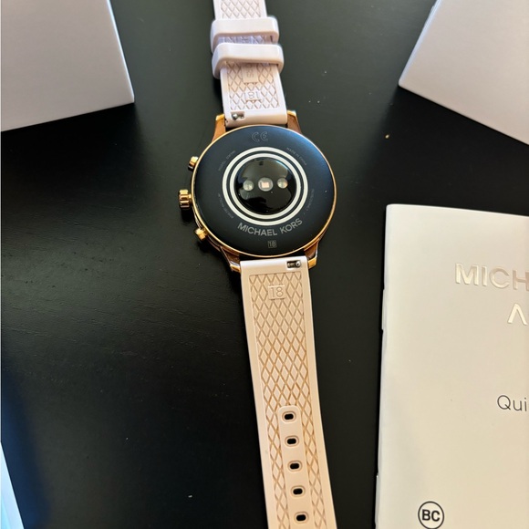Michael Kors Access Smart Watch - Picture 4 of 4
